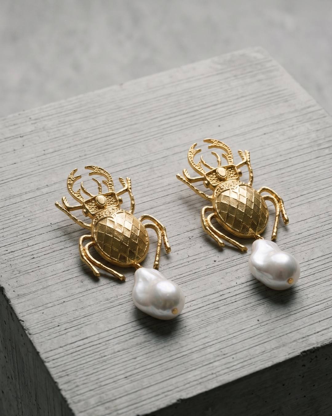 Grid Scarab Baroque Pearl Earrings frontend image